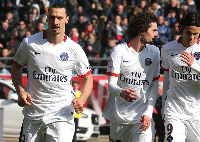 凭借其顽强 凭借其顽强