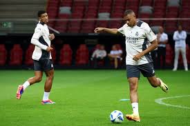 他不断走向 他不断走向