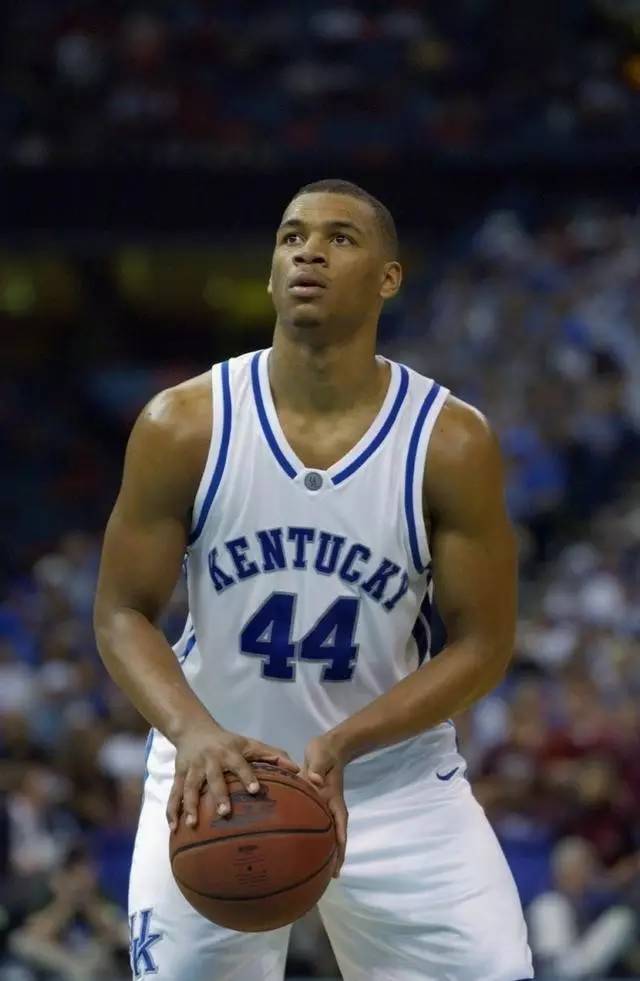 而媒体和自 而媒体和自