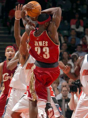 德甲最新积分战报：多特蒙德绝平法兰克福，积分落后拜仁8分